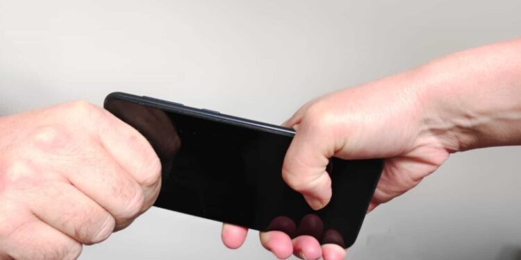 Verdict final: închisoare după ce a atacat o bătrână de 70 de ani și i-a smuls telefonul