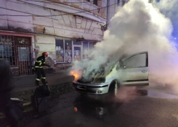 Incendii în Oradea, în miez de noapte: apartamente și mașini la un pas de tragedie
