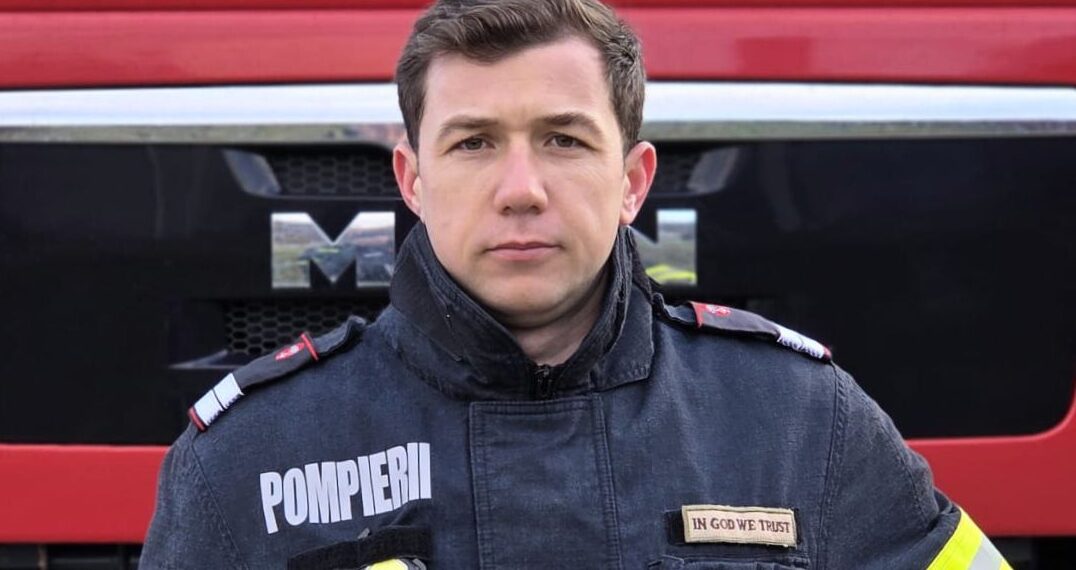 Erou în timpul liber: pompierul care și-a salvat mătușa de aproape 80 de ani din calea flăcărilor