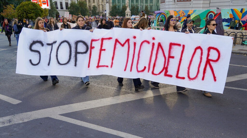 Senatul a adoptat legea pentru prevenirea femicidului: noi mecanisme de risc și modificări în Codul penal