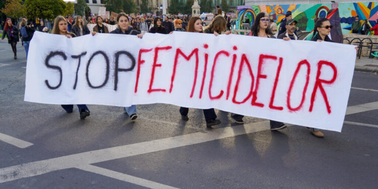 Senatul a adoptat legea pentru prevenirea femicidului: noi mecanisme de risc și modificări în Codul penal