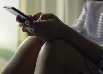 Un bărbat a sedus o minoră și a pus mâna pe 13.000€ din economiile familiei