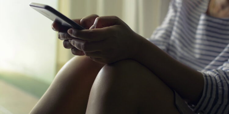 Un bărbat a sedus o minoră și a pus mâna pe 13.000€ din economiile familiei