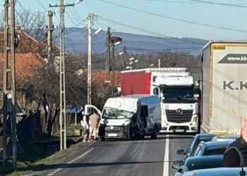 Accident grav pe DN1, în Borod: Coliziune între TIR și microbuz