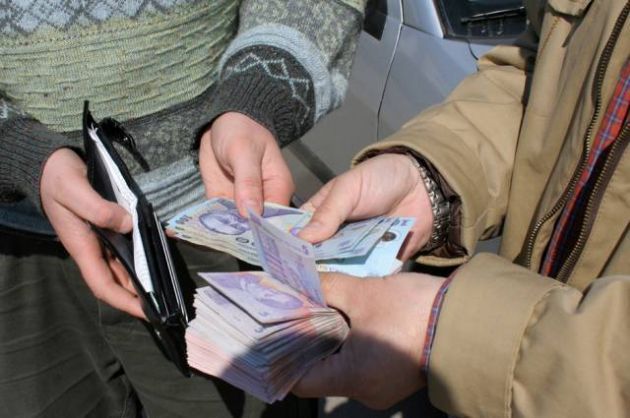 Camăta în floare și frica la ușă: dobânzi de 100% și scandaluri pentru bani, final în instanță