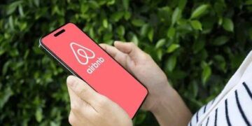 Război pe închirierile online din Oradea: sute de apartamente, suspectate că funcționează ilegal