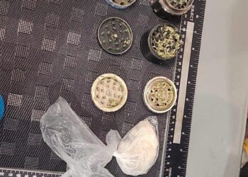 Un an și jumătate de trafic cu cristal și canabis: doi tineri arestați pentru droguri de mare risc