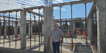 Primarul Ioan Gligor pe șantierul Creșei din Oșorhei