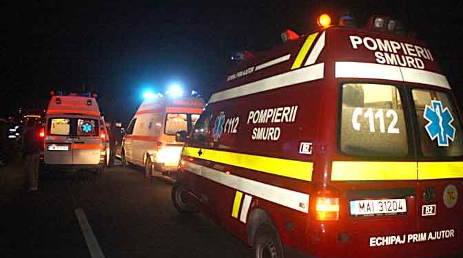 Accident grav între Oradea și Sânmartin: trei persoane încarcerate