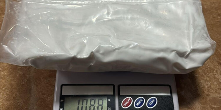 Patru traficanți arestați la Oradea: droguri de mare risc aduse din Germania prin curier